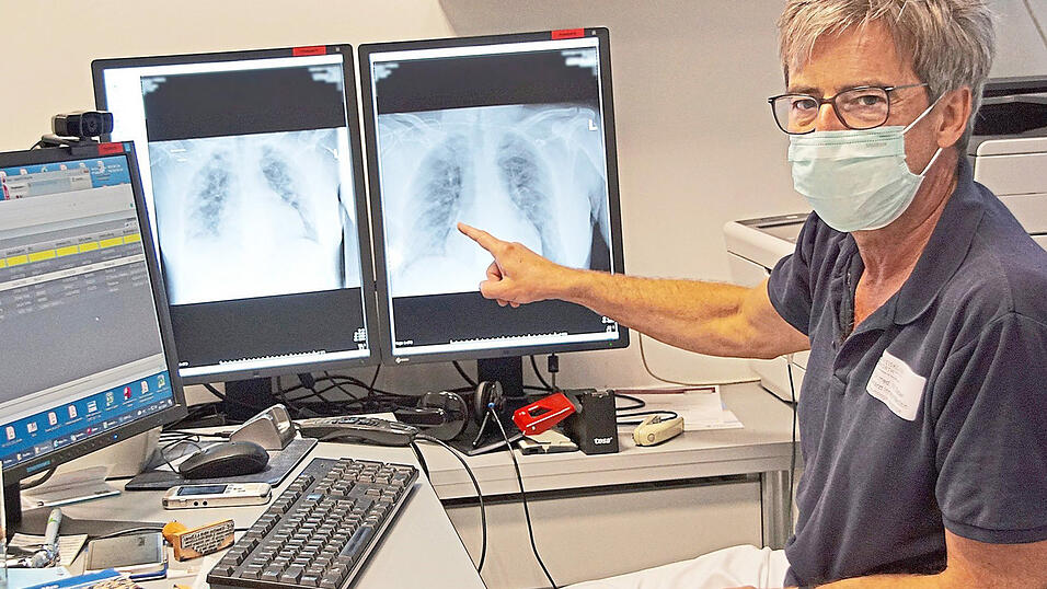 Chefarzt Dr. Wolfgang Sieber verspricht sich von Antikörpern gegen Omikron einiges. Chefarzt Dr. Wolfgang Sieber verspricht sich von Antikörpern gegen Omikron einiges.