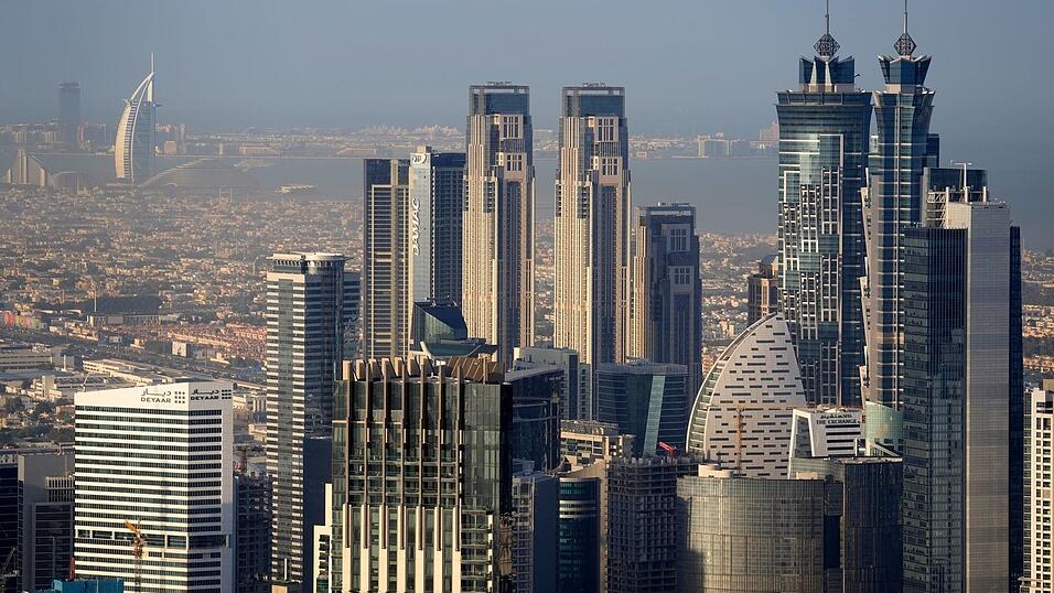 Einige beliebte Reiseziele liegen in der Golfregion, etwa Dubai &ndash; hier sind nun viele deutsche Urlauber gestrandet. (Archivbild)