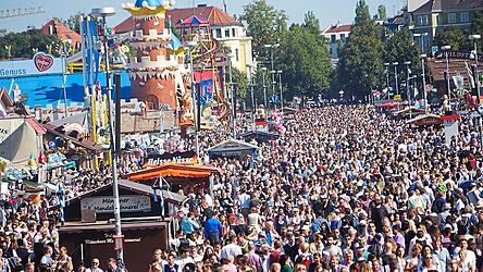 Ansturm auf die Wiesn: Gleich am ersten Wochenende kamen rund eine Million Menschen.