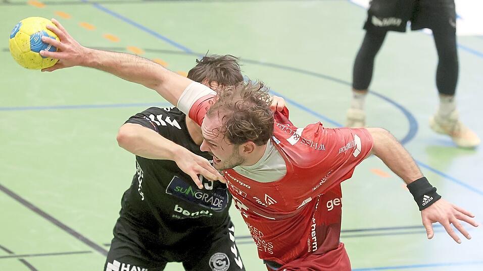 Den Triumph erzwungen: Erst 26 Sekunden vor Schluss drehte Leon Gerstner (am Ball) die Partie zugunsten der Landshuter. Den Triumph erzwungen: Erst 26 Sekunden vor Schluss drehte Leon Gerstner (am Ball) die Partie zugunsten der Landshuter.