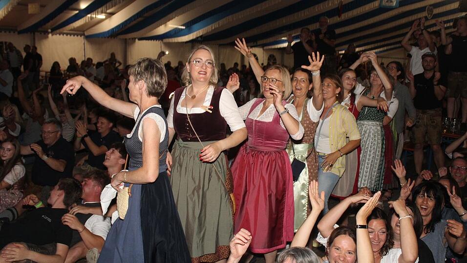 Zur Musik von Headless wurde ausgelassen gefeiert.