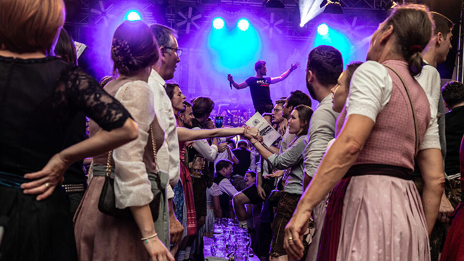 Die Partybilder vom Freitag, 15. August, aus dem Festzelt Reisinger. Die Partybilder vom Freitag, 15. August, aus dem Festzelt Reisinger.