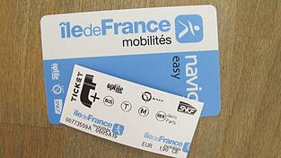 Statt Papier-Tickets gibt es in der Pariser Metro künftig elektronisch aufladbare Karten und Tickets auf dem Smartphone (Archivbild). Statt Papier-Tickets gibt es in der Pariser Metro künftig elektronisch aufladbare Karten und Tickets auf dem Smartphone (Archivbild).