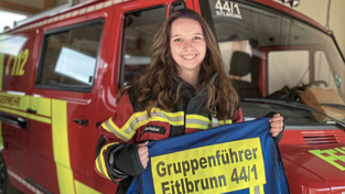 Lena Schlehuber hat kürzlich den Lehrgang zur 'Gruppenführerin' erfolgreich abgelegt. Dass beim Outfit noch das '-in' fehlt, nimmt die 25-Jährige ganz gelassen: 'Das ist mir egal.' Lena Schlehuber hat kürzlich den Lehrgang zur 'Gruppenführerin' erfolgreich abgelegt. Dass beim Outfit noch das '-in' fehlt, nimmt die 25-Jährige ganz gelassen: 'Das ist mir egal.'
