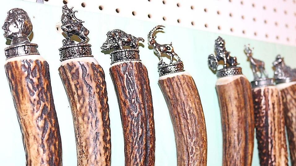 Besonderer Hingucker sind die kleinen Fig&uuml;rchen am Knauf.