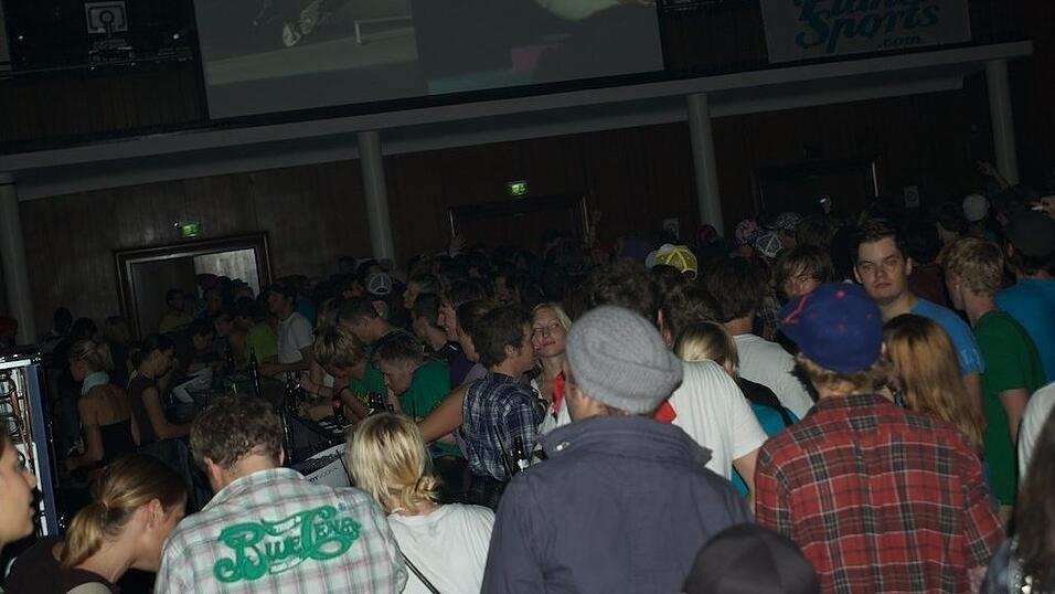 Rund 4000 Boarderfreunde feierten bei der Weltpremiere des neuesten Films von Isenseven, 'Let's go get lost' in M&uuml;nchen.