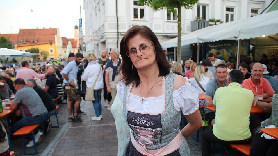 Viele Landshuter genossen ihren Freitagabend auf dem Bismarckplatzfest.