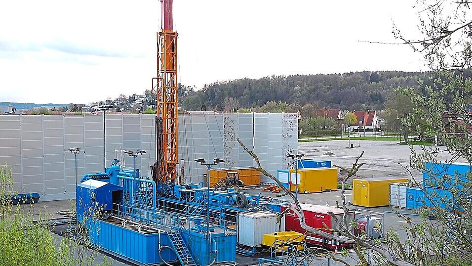 Bei Bohrungen in Altdorf stieß man 2008 auf 65 Grad heißes Tiefenwasser. 2012 gab es eine zweite Bohrung auf dem Gelände der Alten Ziegelei (im Bild). Auch dafür erhält die Gemeinde Schadensersatz.