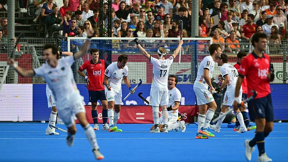 Abpfiff: Die deutschen Hockey-Herren feiern die WM-Titelverteidigung. Abpfiff: Die deutschen Hockey-Herren feiern die WM-Titelverteidigung.