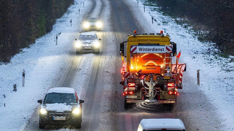 Der Winterdienst rückte bayernweit aus.