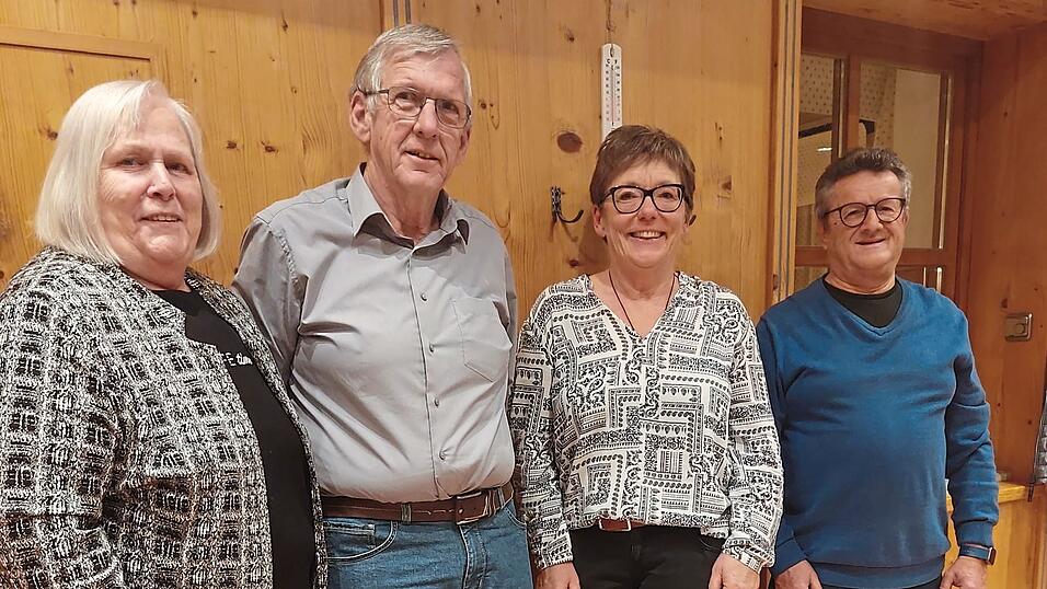 Die neue engere Vorstandschaft des Freundeskreises Roncone (v. r.): Vorsitzender Werner Harteis, Gerda Klein, Werner G&ouml;tz und Karin Harteis.