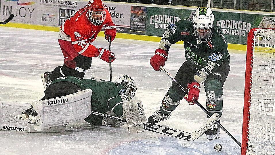 Trotz gesetzterem Spieleralter waren teilweise packende Szenen auf dem Eis zu bewundern.