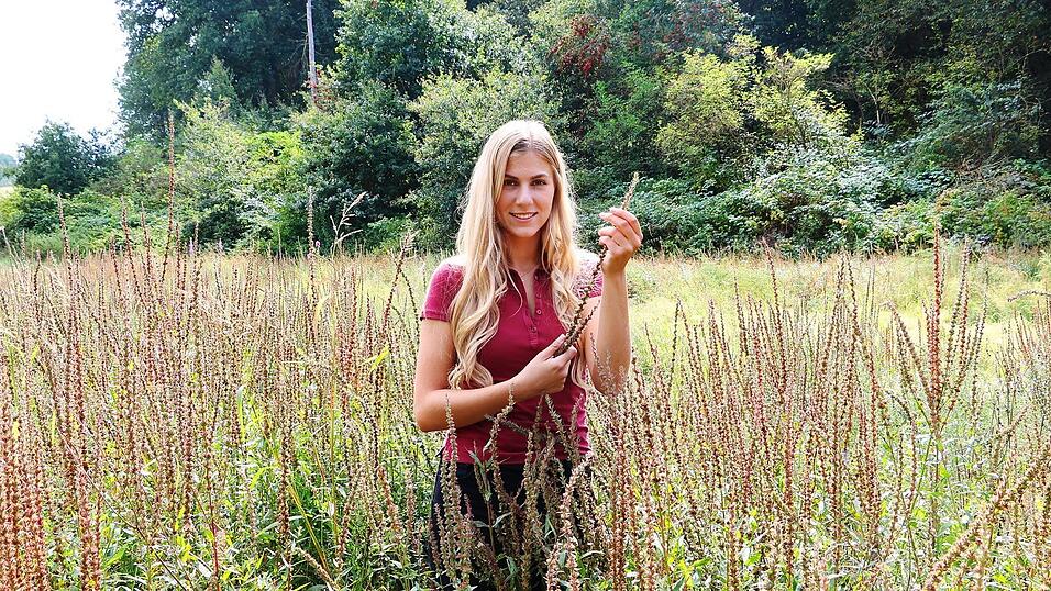 Draußen auf dem Feld ist der Arbeitsplatz von Barbara Steinberger. In einigen Jahren möchte die 22-Jährige in den landwirtschaftlichen Betrieb ihrer Eltern miteinsteigen und diesen irgendwann übernehmen. Draußen auf dem Feld ist der Arbeitsplatz von Barbara Steinberger. In einigen Jahren möchte die 22-Jährige in den landwirtschaftlichen Betrieb ihrer Eltern miteinsteigen und diesen irgendwann übernehmen.