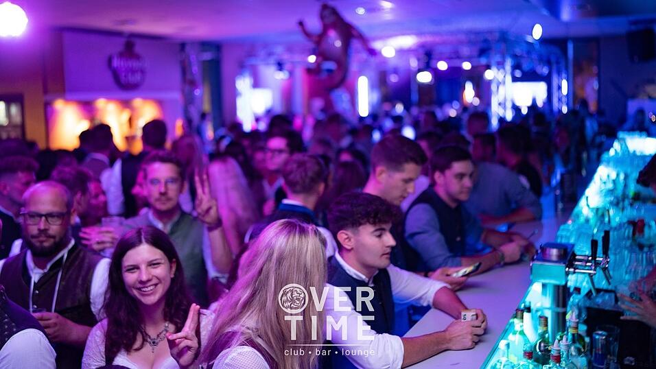 Auch am zweiten Volksfestfreitag schauten viele G&auml;ste im Overtime vorbei.