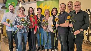 Die acht ersten Kandidaten nach der Wahl mit der Landesvorsitzenden Gisela Sengl (Mitte)