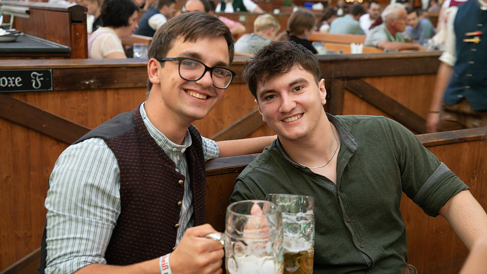Die Partybilder vom Montag, 18. August, aus dem Festzelt Wenisch. Die Partybilder vom Montag, 18. August, aus dem Festzelt Wenisch.