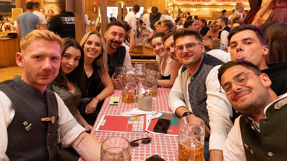 Die Partybilder vom Samstag, 8. August, aus dem Festzelt Krönner. Die Partybilder vom Samstag, 8. August, aus dem Festzelt Krönner.