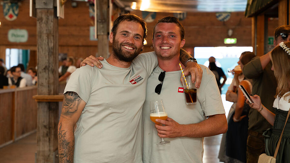 Die Partybilder vom Mittwoch, 12. August, aus dem Festzelt Weckmann. Die Partybilder vom Mittwoch, 12. August, aus dem Festzelt Weckmann.
