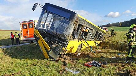 Vor zweieinhalb Jahren passierte bei Laberweinting ein schwerer Busunfall.
