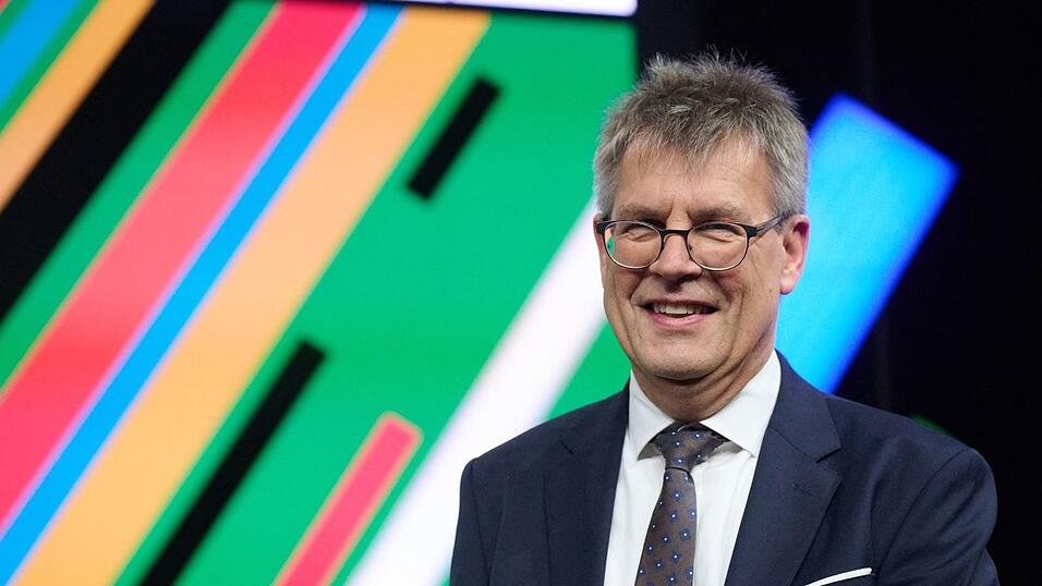 DOSB-Präsident Thomas Weikert sieht die Münchner Olympia-Bewerbung auch international mit guten Chancen. DOSB-Präsident Thomas Weikert sieht die Münchner Olympia-Bewerbung auch international mit guten Chancen.