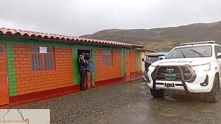 Laut lokalen Medienberichten hatte sich der junge Mann w&auml;hrend eines pl&ouml;tzlichen Unwetters in ein Zelt zur&uuml;ckgezogen und wurde dabei offenbar von einem Blitz getroffen.