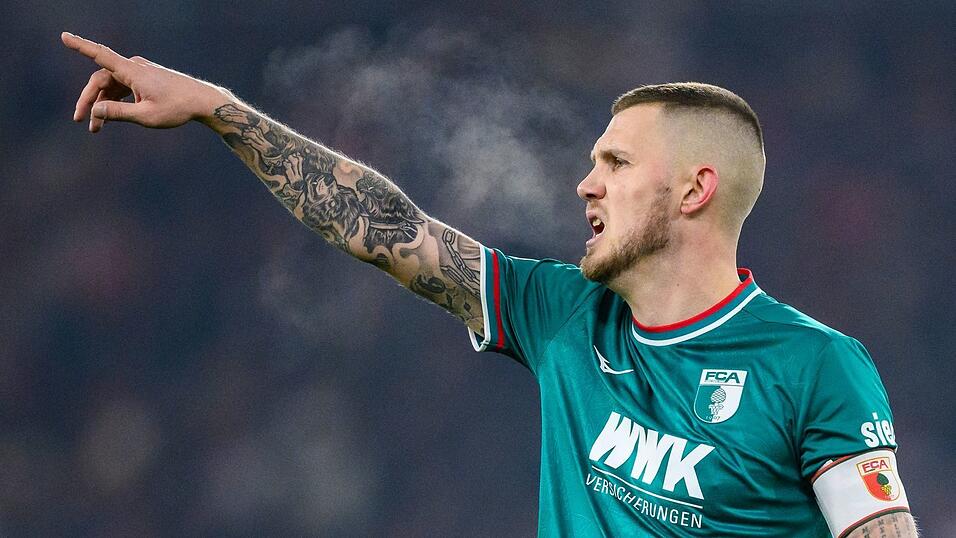 Kapit&auml;n Jeffrey Gouweleeuw bleibt in Augsburg.