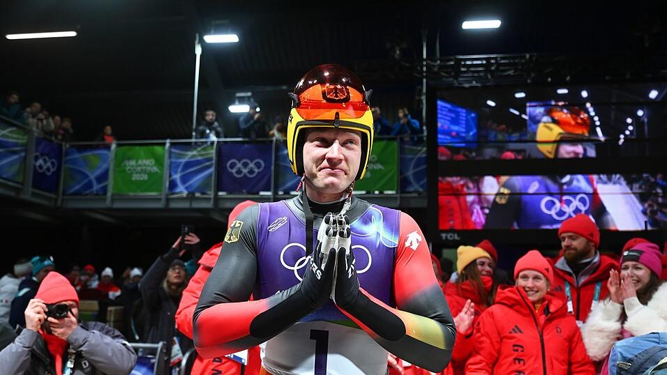 Nummer ist jetzt gespeichert, Ehrenwort: Rodel-Olympiasieger Max Langenhan drückte am Telefon aus Versehen Kanzler Friedrich Merz weg. Nummer ist jetzt gespeichert, Ehrenwort: Rodel-Olympiasieger Max Langenhan drückte am Telefon aus Versehen Kanzler Friedrich Merz weg.