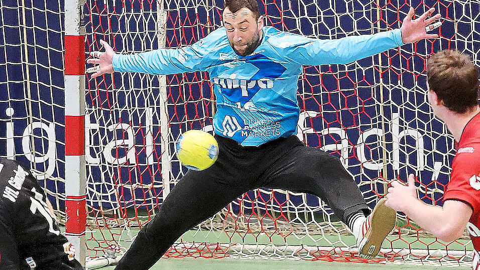 Augen zu - und Ball abwehren: TG-Keeper Admir Ahmetasevic trieb die Schwaben mit unzähligen Glanzparaden schier zu Verzweiflung und legte damit den Grundstock für den wichtigen Heimerfolg. Augen zu - und Ball abwehren: TG-Keeper Admir Ahmetasevic trieb die Schwaben mit unzähligen Glanzparaden schier zu Verzweiflung und legte damit den Grundstock für den wichtigen Heimerfolg.