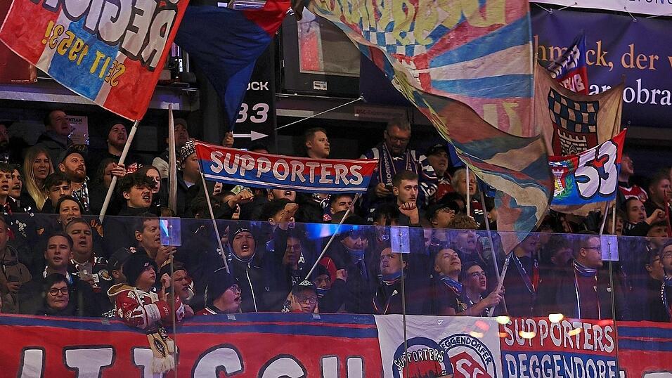Große Unterstützung vom Fanblock bekamen die DSC-ler im ausverkauften Derby. Große Unterstützung vom Fanblock bekamen die DSC-ler im ausverkauften Derby.