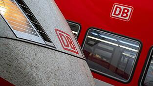 Die Fronten scheinen verhärtet. Im Tarifstreit zwischen Deutscher Bahn und Eisenbahner-Verkehrsgewerkschaft (EVG) müssen beide Seiten zu Zugeständnissen bereit sein, findet unser Autor.