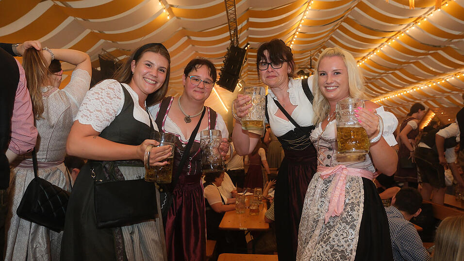 Die Partybilder vom Dienstag, 15. August 2023, aus dem Festzelt Nothaft. Die Partybilder vom Dienstag, 15. August 2023, aus dem Festzelt Nothaft.