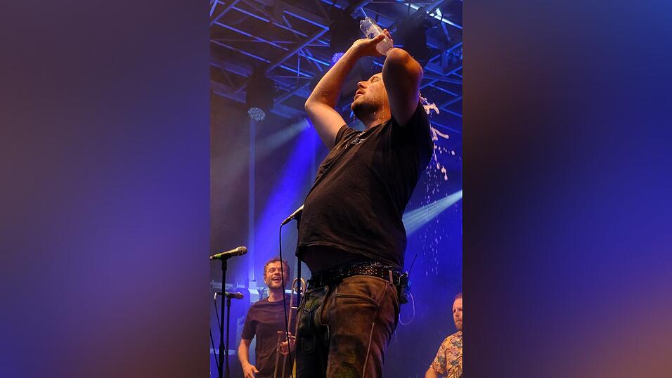 LaBrassBanda begeisterte am Donnerstagabend das Publikum in Straubing.