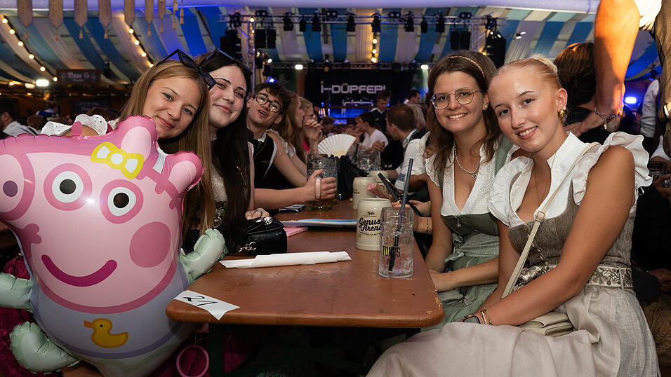 Die Partybilder vom Mittwoch, 12. August, aus dem Festzelt Wenisch. Die Partybilder vom Mittwoch, 12. August, aus dem Festzelt Wenisch.