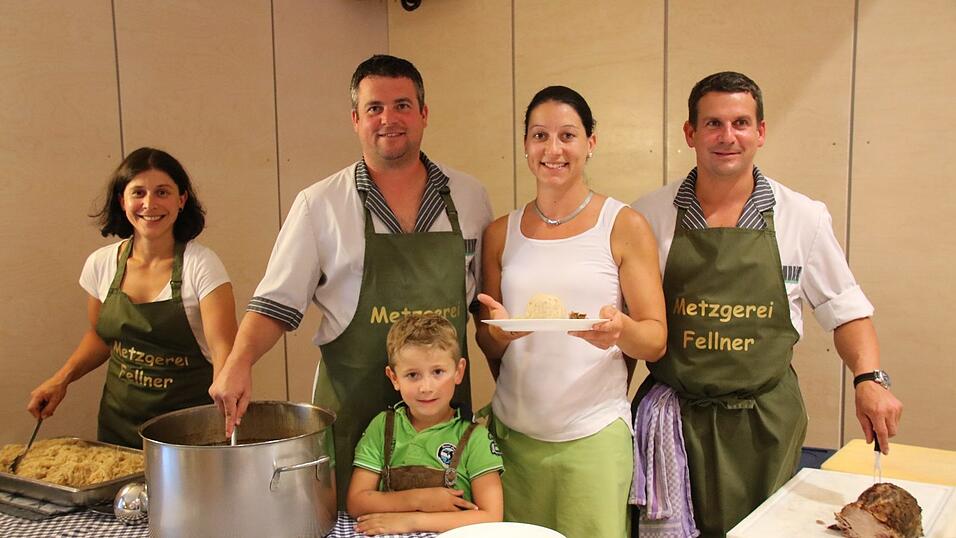 Die Familie Fellner &uuml;bernimmt heuer erneut die Festk&uuml;che - und kochte auch am Dienstagabend f&uuml;r die Bierprobe lecker auf.