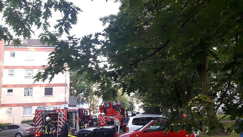Ein Brand ist am Donnerstagabend in Straubing in einem Hochhaus ausgebrochen. Ein Brand ist am Donnerstagabend in Straubing in einem Hochhaus ausgebrochen.