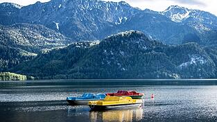 Auf dem Kochelsee sind nachts fünf Menschen in Lebensgefahr geraten. (Symbolbild) Auf dem Kochelsee sind nachts fünf Menschen in Lebensgefahr geraten. (Symbolbild)