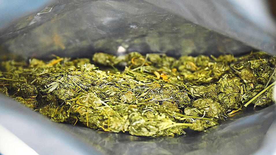 Ein 33-Jähriger musste sich vor dem Amtsgericht wegen seiner Tätigkeiten als Drogenkurier verantworten. Ein 33-Jähriger musste sich vor dem Amtsgericht wegen seiner Tätigkeiten als Drogenkurier verantworten.