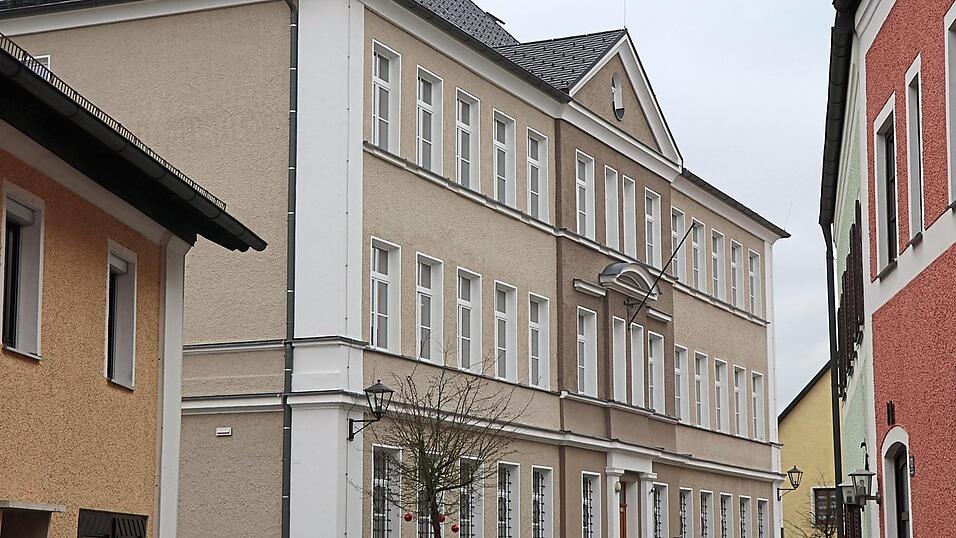 In der Alten Knabenschule ist der Platz für die künftigen Erzieher und Kinderpfleger inzwischen knapp bemessen. In der Alten Knabenschule ist der Platz für die künftigen Erzieher und Kinderpfleger inzwischen knapp bemessen.