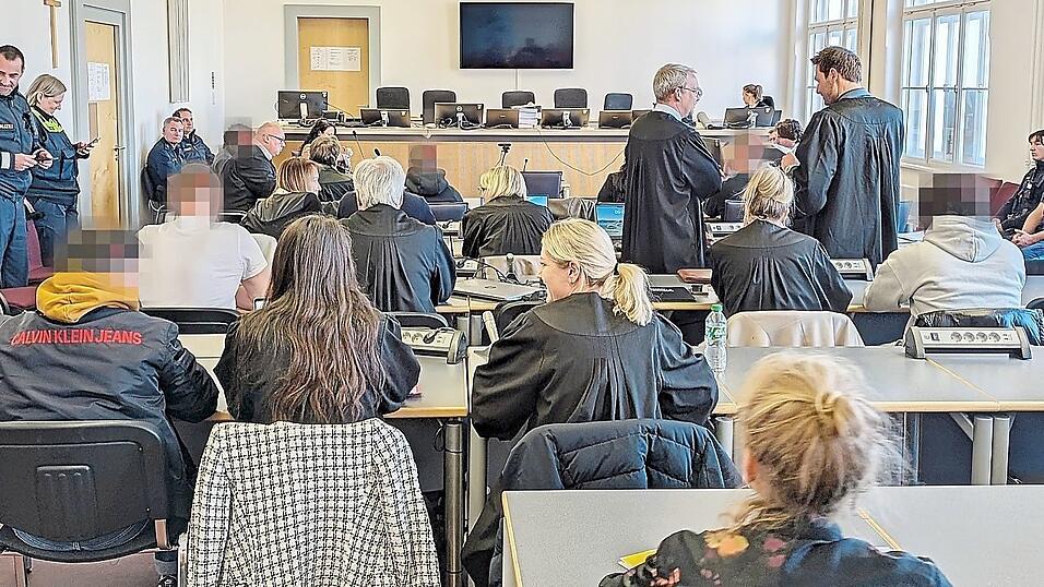 Anstatt r&uuml;ckhaltlos aufzukl&auml;ren, fl&uuml;chten sich einige der Burschen in Ged&auml;chtnisl&uuml;cken oder verweigern die Auskunft.