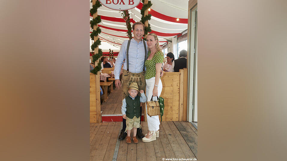 Die Partybilder vom Montag, 17. August, aus dem Festzelt Lechner. Die Partybilder vom Montag, 17. August, aus dem Festzelt Lechner.