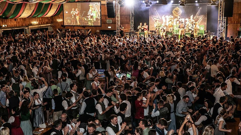 Die Partybilder vom Sonntag, 17. August, aus dem Festzelt Weckmann. Die Partybilder vom Sonntag, 17. August, aus dem Festzelt Weckmann.