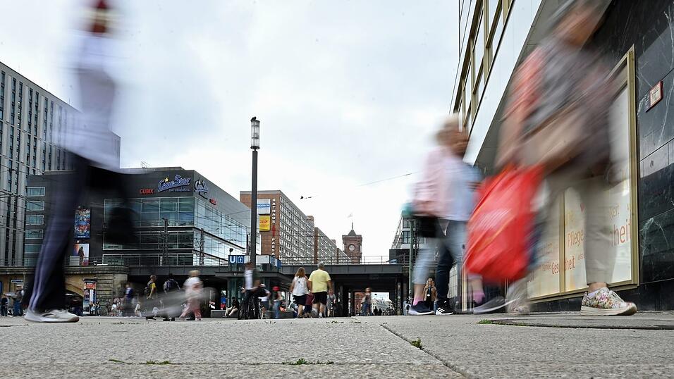 Vor allem der stationäre Handel tut sich derzeit schwer. Deutlich besser läuft das Online-Geschäft. Vor allem der stationäre Handel tut sich derzeit schwer. Deutlich besser läuft das Online-Geschäft.