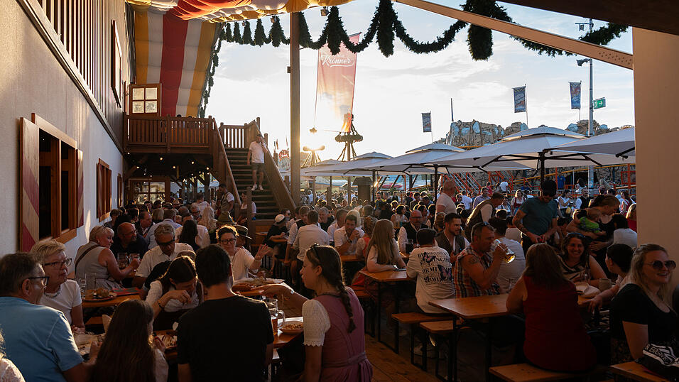 Die Partybilder vom Sonntag, 11. August 2024, aus dem Festzelt Kr&ouml;nner.