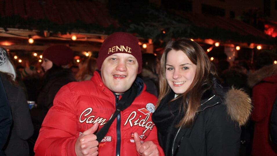 Der Christkindlmarkt und die Weihnachtspyramide geh&ouml;ren in der Adventszeit zu den beliebtesten Treffpunkten in Landshut.