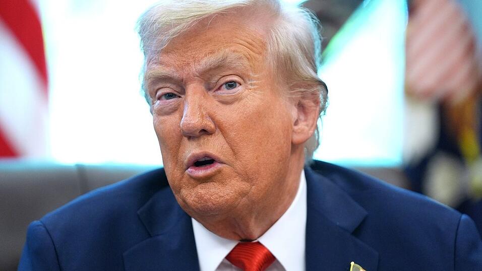 Unternehmen, die etwas von der US-Regierung wollen, sollen nach Meinung von Donald Trump Gegenleistungen anbieten. Unternehmen, die etwas von der US-Regierung wollen, sollen nach Meinung von Donald Trump Gegenleistungen anbieten.
