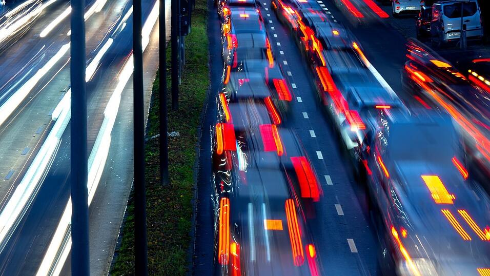 Der Mittlere Ring ist eine zentrale Verkehrsachse der Landeshauptstadt. (Symbolbild)