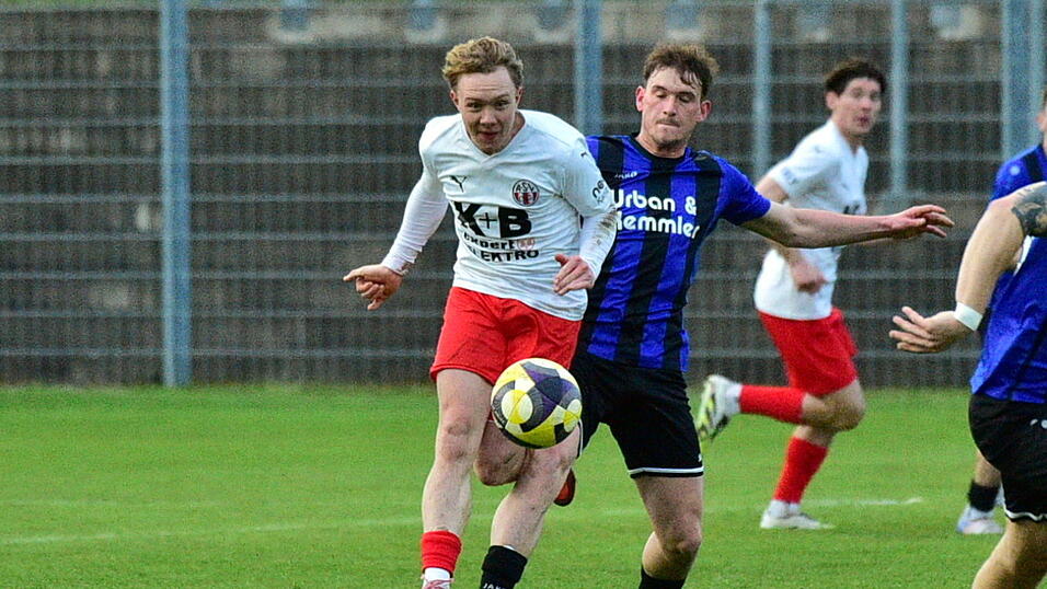 Chams Konstantin Landstorfer sorgte mit seinem Traumtor zum 2:0-Endstand im Topspiel gegen den ASV Neumarkt f&uuml;r die Entscheidung.