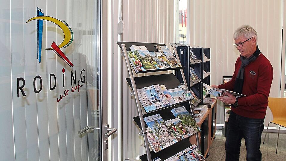 Das Gesicht, das Hoteliers, Vermieter, Veranstalter und Stammgäste kennen: Reinhard Schreiner von der Tourist-Info Roding. Das Gesicht, das Hoteliers, Vermieter, Veranstalter und Stammgäste kennen: Reinhard Schreiner von der Tourist-Info Roding.