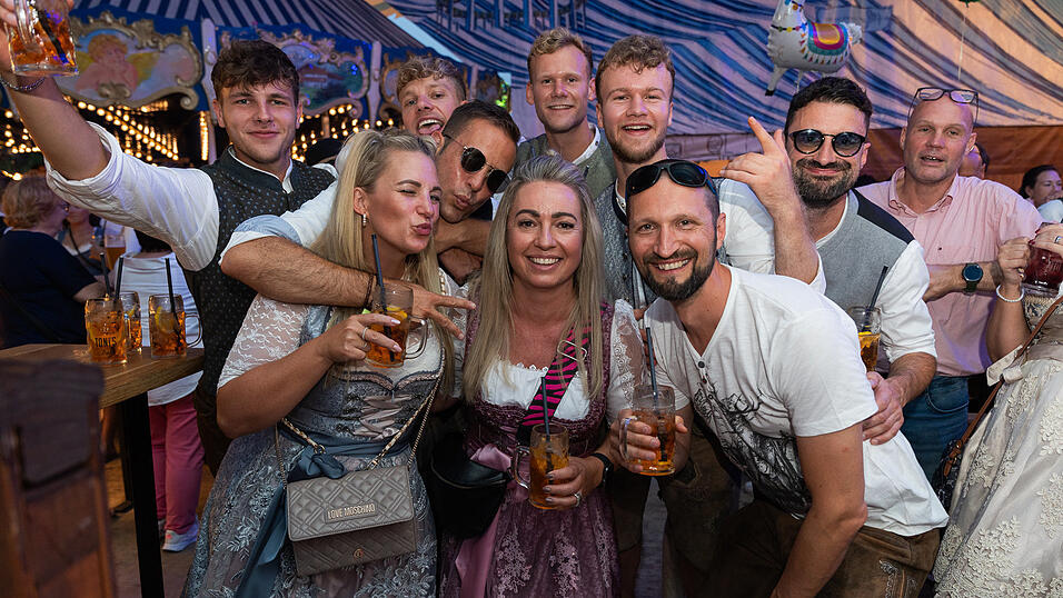 Die Partybilder vom Donnerstag, 17. August 2023, aus dem Festzelt Wenisch. Die Partybilder vom Donnerstag, 17. August 2023, aus dem Festzelt Wenisch.