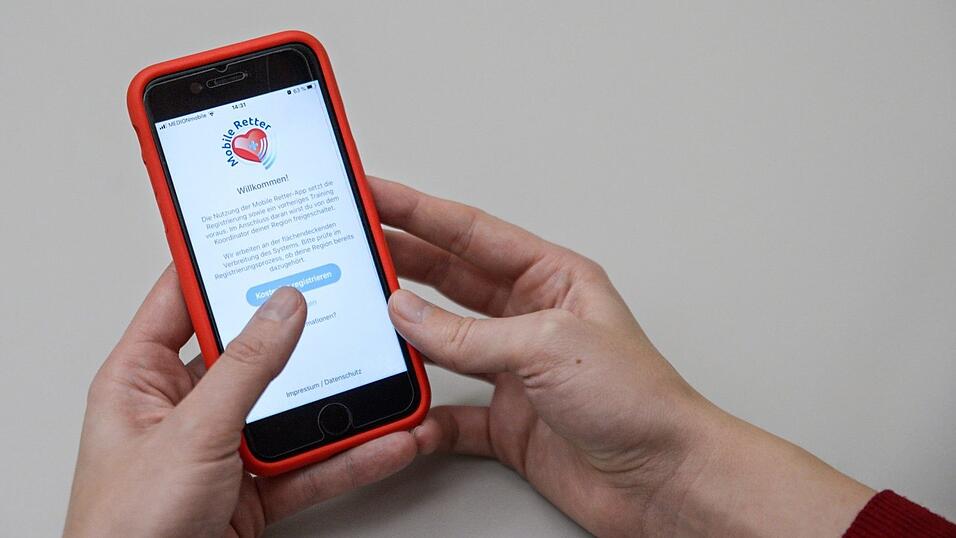 Voraussichtlich ab M&auml;rz k&ouml;nnen sich Ersthelfer in Regensburg &uuml;ber die App 'Mobile Retter' registrieren.